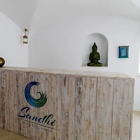 Ξενοδοχείο Sandhi House - Yoga & Wellness Μάφρα